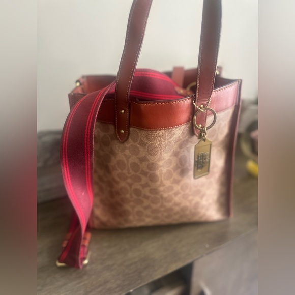 COACH FIELD TOTE COATED CANVAS HORSE CARRIAGE PRINT - Picture 2 of 14